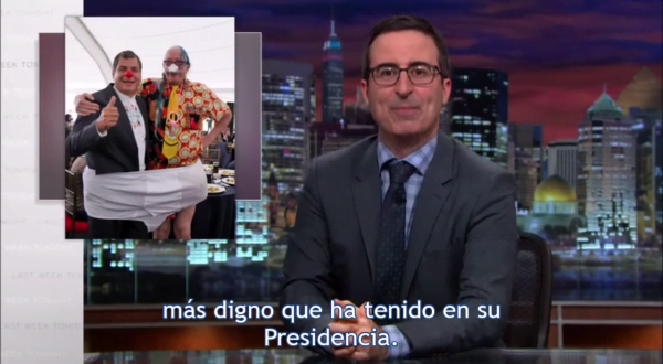 John Oliver pide que ayuden a Rafael Correa 