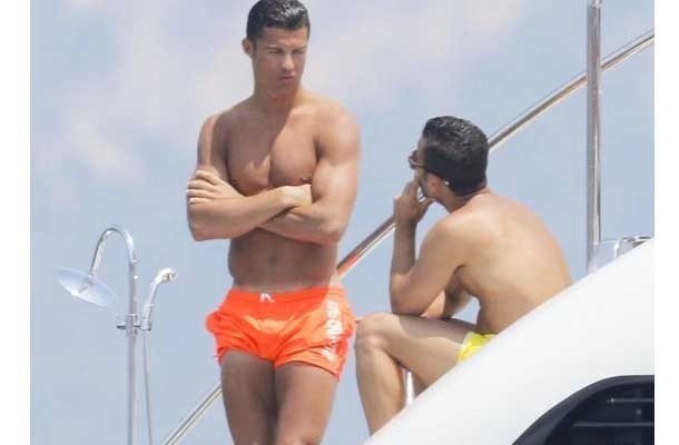 Cristiano Ronaldo publicó hace unos minutos un video exclusivo para sus fan...