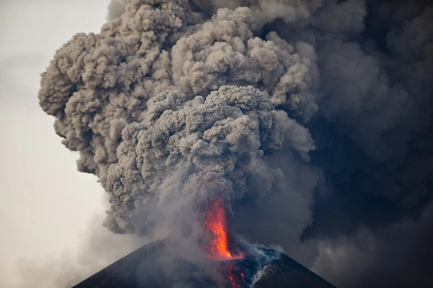 Las otras mejores fotos del Momotombo en erupción